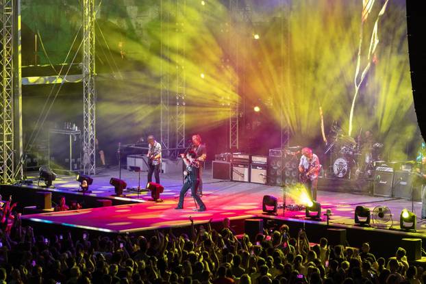 Pula: Parni valjak održao koncert u prepunoj Areni 