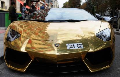 Kad se ima: Pa zašto ne bi napravili zlatni Lamborghini?