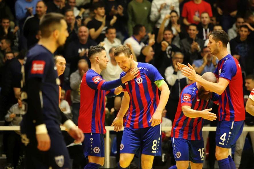 Splićani ostavili dinamovce na dnu: Žestoki derbi Torcide i Dinama na prepunim Gripama