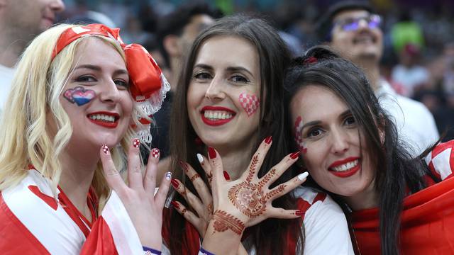 KATAR 2022 - Hrvatski navija?i uo?i utakmice Hrvatske i Argentine u polufinalu Svjetskog prvenstva