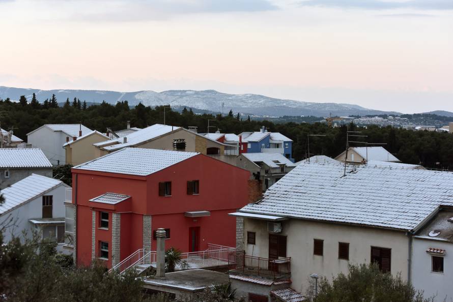 Što je ovo? Pa gdje je proljeće? Hrvatska skoro sva u bijelom...