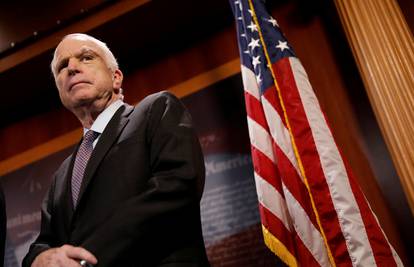 Republikanski senator John McCain preminuo u 81. godini