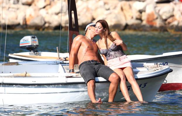 ARHIVA - 2009. Hvar: Simona Gotovac na plažu došla u štiklama od 15.000 kuna 