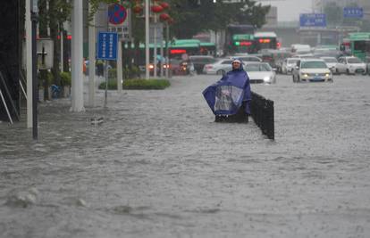 Kina se priprema za tajfun, a još se oporavlja od poplava