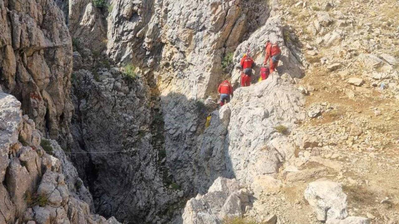 Roditelji speleologa zarobljenog u špilji kojeg spašavaju i Hrvati: Treba liječnike, ovo je strašno!