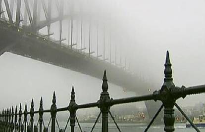 Gusti oblak magle obavio gradove Sydney i Brisbane 