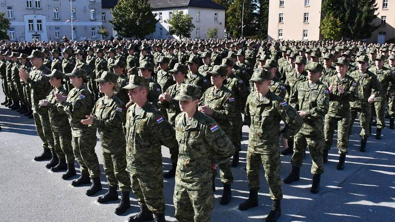 Anušić: Prvi obvezni ročnici od siječnja se očekuju u vojarnama