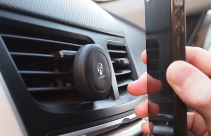 Sigurnija vožnja uz univerzalni auto držač za smartphone