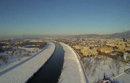Super snimka: Sunčani bijeli Zagreb snimljen iz zraka