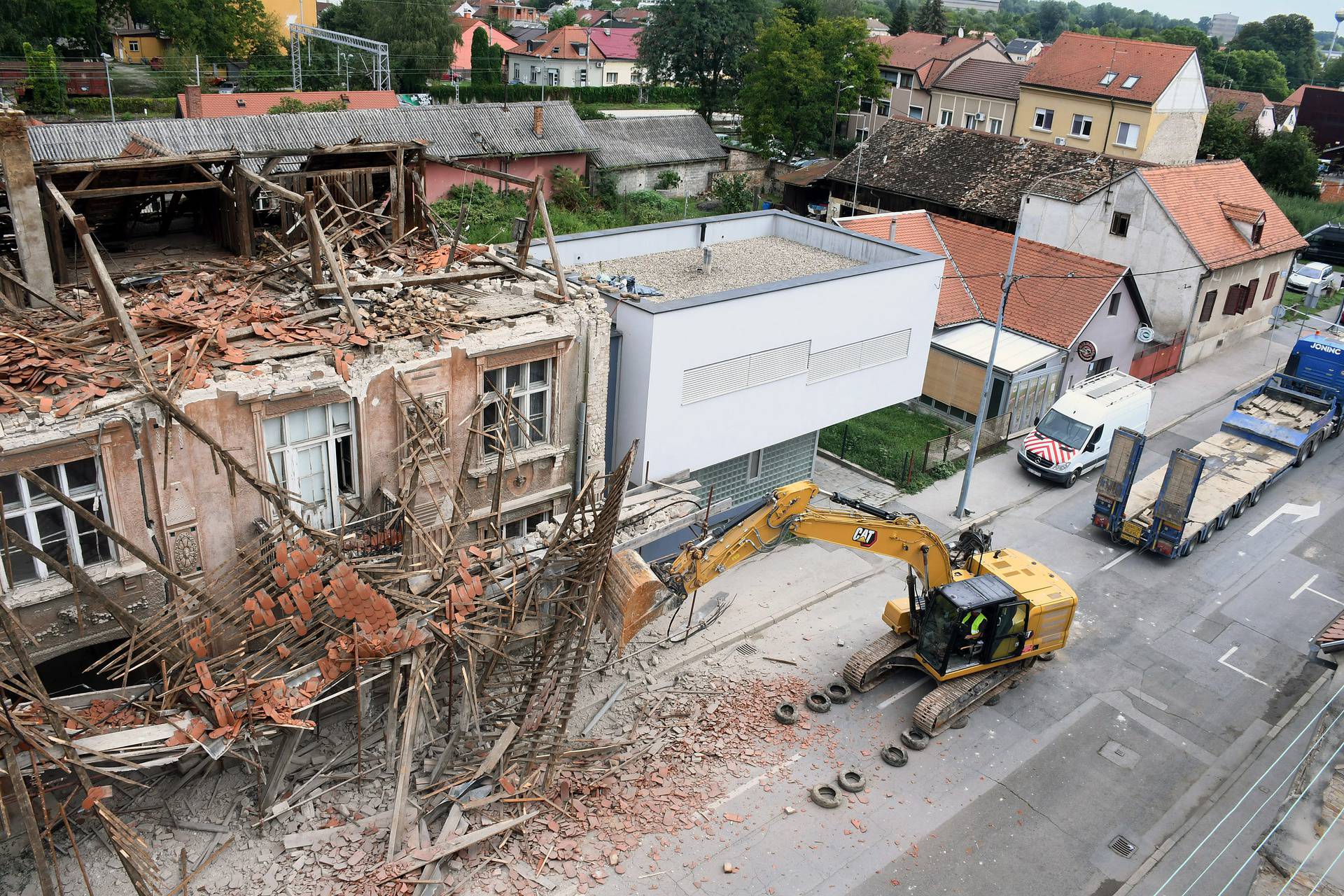 Sisak: Počelo rušenje kuće u Frankopanskoj ulici