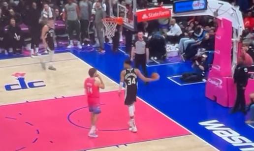 Najbizarniji šut sezone? Kako je Giannis uhvatio triple double