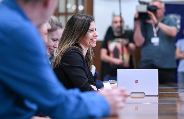 Zagreb: Stranka Radnička fronta predala listu DIP-u 