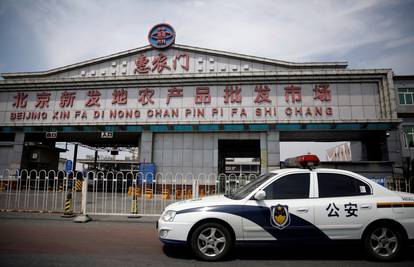 Peking zatvara sve škole, ljude pozivaju da ne napuštaju grad