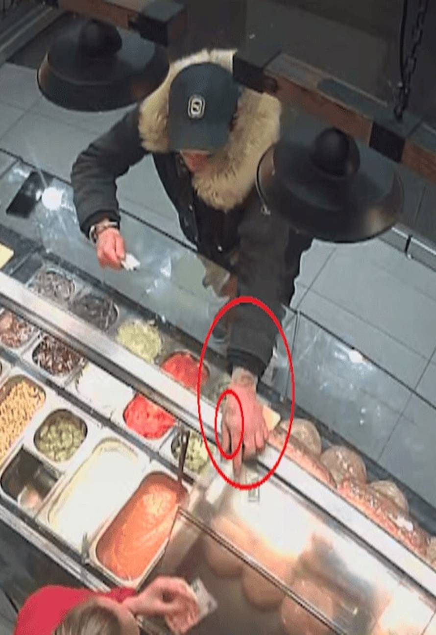 Policija objavila fotke i snimku: Ovaj čovjek bacio je eksplozivnu napravu na kuću Andyja Bare!