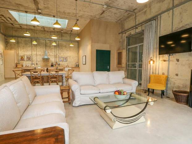 FOTO Od vojarne do top destinacije: Pogledajte kako je ratni bunker postao dom za odmor