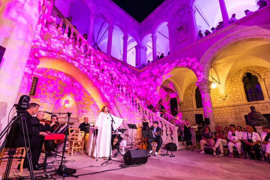 Prvi dubrovački oproštajni koncert Tereze Kesovije