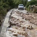 VIDEO Bujica je odnijela cestu u Tribunju: Iza&dstrok;ite i obi&dstrok;ite svoje oku&cacute;nice. Sti&zcaron;e novo nevrijeme