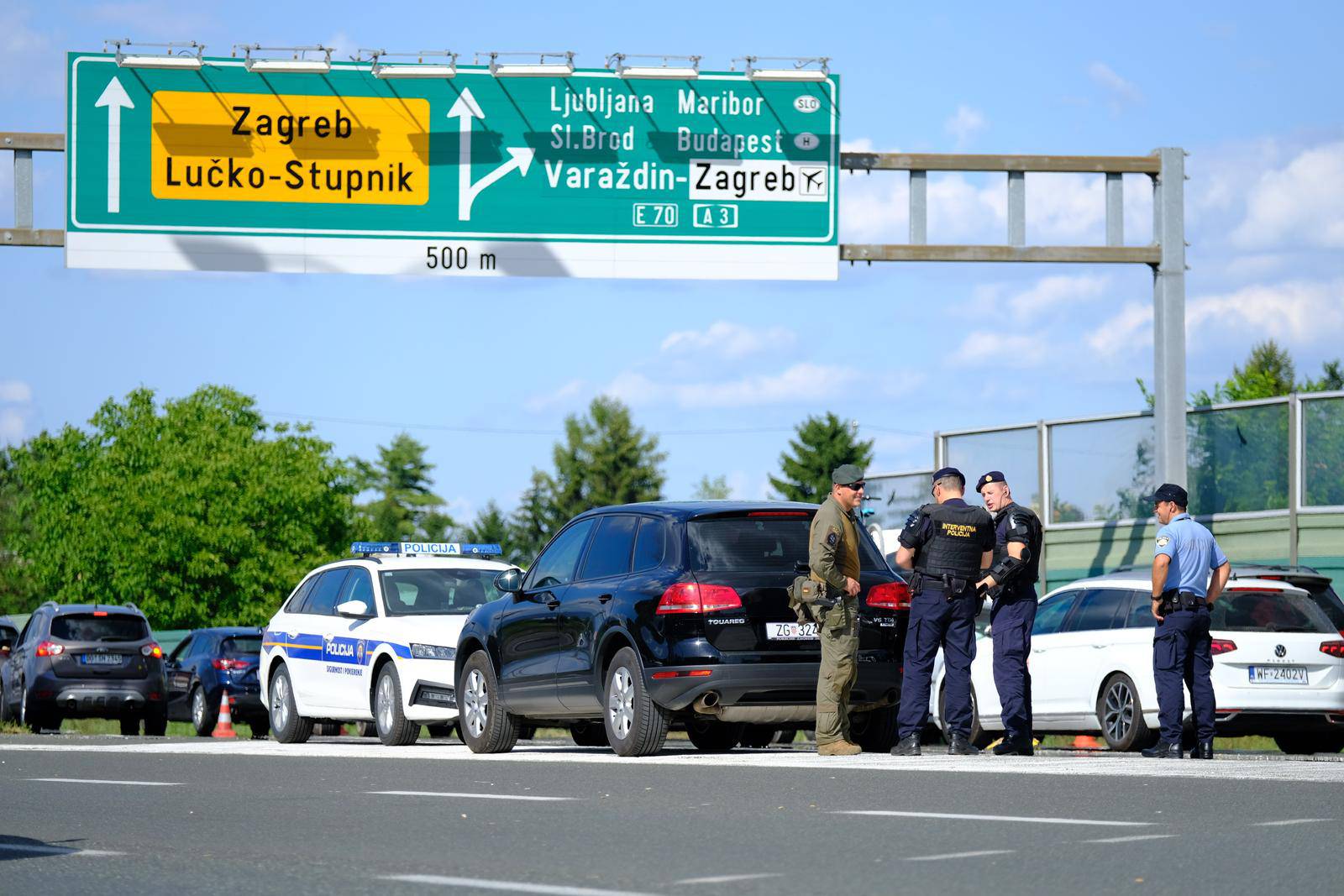 Dolazak Torcide na naplatnim postajama Lučko