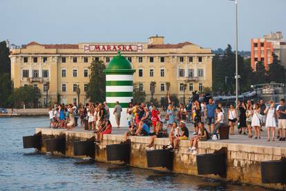 Turisti u Zadru uživaju u jednom od najljepših zalazaka sunca na svijetu