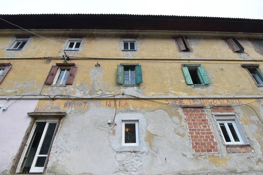 Vapaj: Jedem svaki treći dan i živim u zgradi koja se raspada