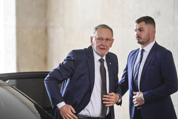 Zagreb: Dolazak članova HDZ-a na zajedničku sjednicu Predsjedništva i Nacionalnog odbora