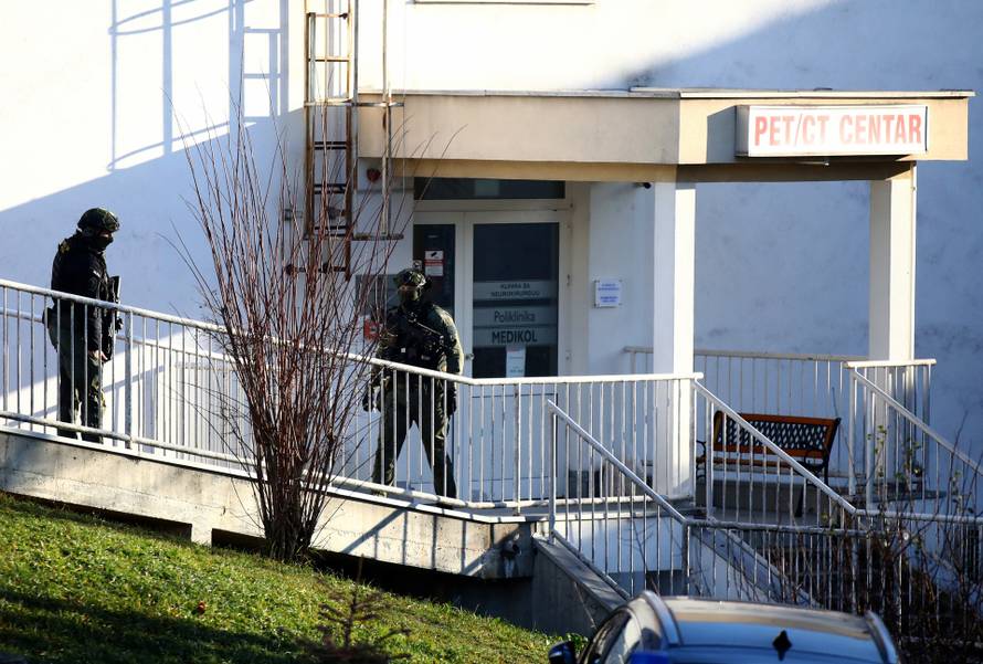 Zagreb: Policija s dugim cijevima ispred KBC Sestre milosrdnice 
