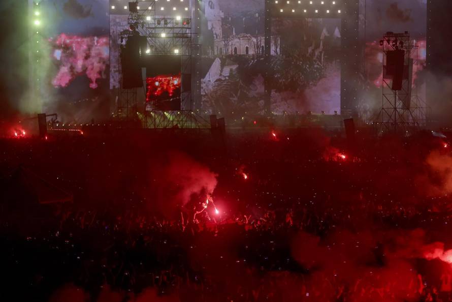 Zagreb: Euforija i bakljada na koncertu Marka Perkovića Thompsona