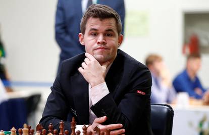 Svjetski šahovski prvak predao partiju već nakon prvog poteza