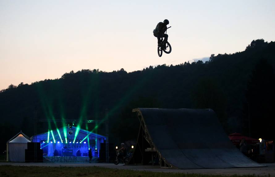 Žestoki pool party u Samoboru uz Mercedes-Benz A-klasu