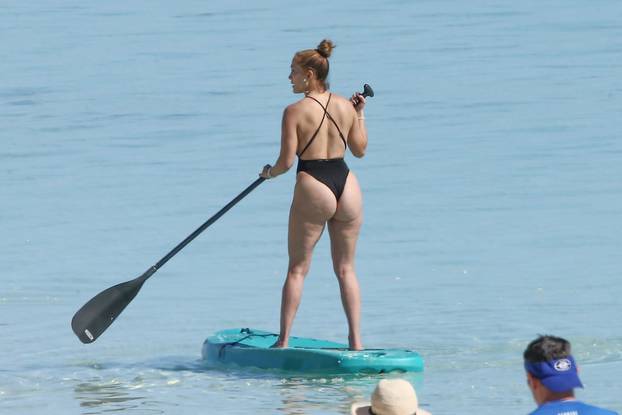 *PREMIUM-EXCLUSIVE* Jennifer Lopez goes paddle-boarding in Turks and Caicos Islands**WEB EMBARGO UNTIL 11:45am PST ON 1/8/2021*
