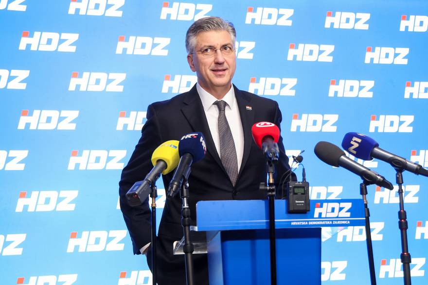 Plenkovi&cacute;u ni&scaron;ta sporno u 'Ako ne zna&scaron; &scaron;to je bilo': 'To je neformalna himna rukometa&scaron;a'