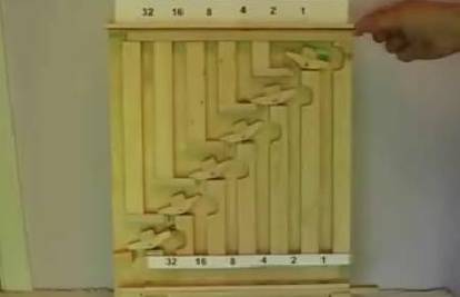 Tesar napravio kalkulator od drveta i pikula