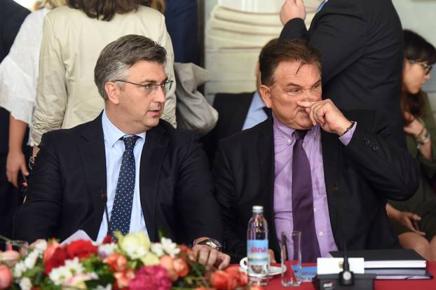 Vara&zcaron;din: 4. sastanak Vlade sa &zcaron;upanima i predstavnicima Udruge gradova