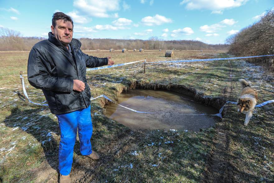 Vrtače u Mečenčanima zadaju probleme poljoprivrednicima