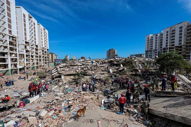 Aftermath of earthquakes, in Venezuela