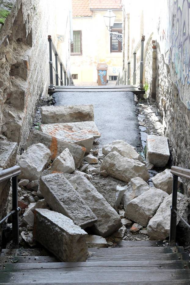 Zagreb: Ni nakon dva i pol mjeseca nakon potresa Male stube prema Tkalčićevoj nisu prohodne