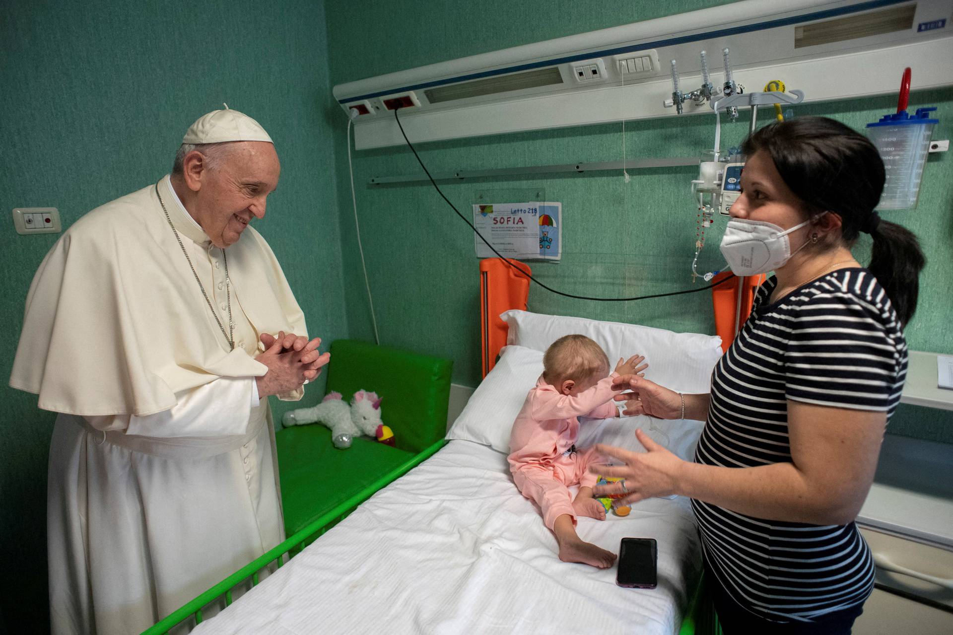 Pope Francis visits Bambino Gesu Pediatric Hospital to thank for caring for Ukrainian children
