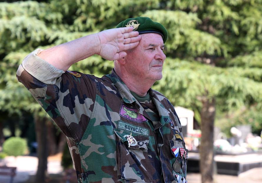 Šibenik: Položeni vijenci i zapaljene svije?e povodom obljetnice Oluje
