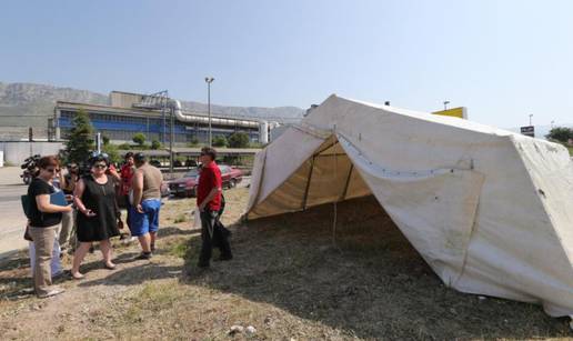 Radnici Adria čelika podigli šator, traže neisplaćene plaće