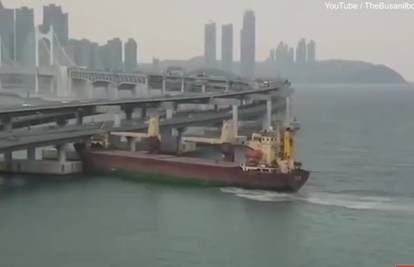 Kad piješ ne plovi: Kapetan se teretnim brodom zabio u most!