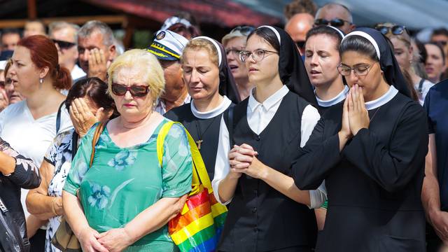 Procesijom i misom obilježena je središnja proslava blagdana Velike Gospe u Sinju