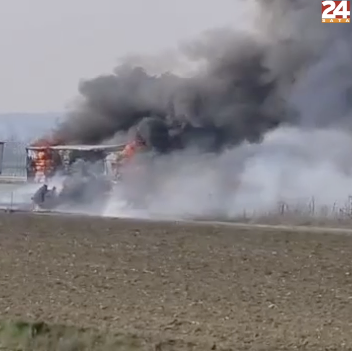 VIDEO Kamion potpuno izgorio na A3 kod Nove Gradiške: Požar izbio zbog puknuća gume?
