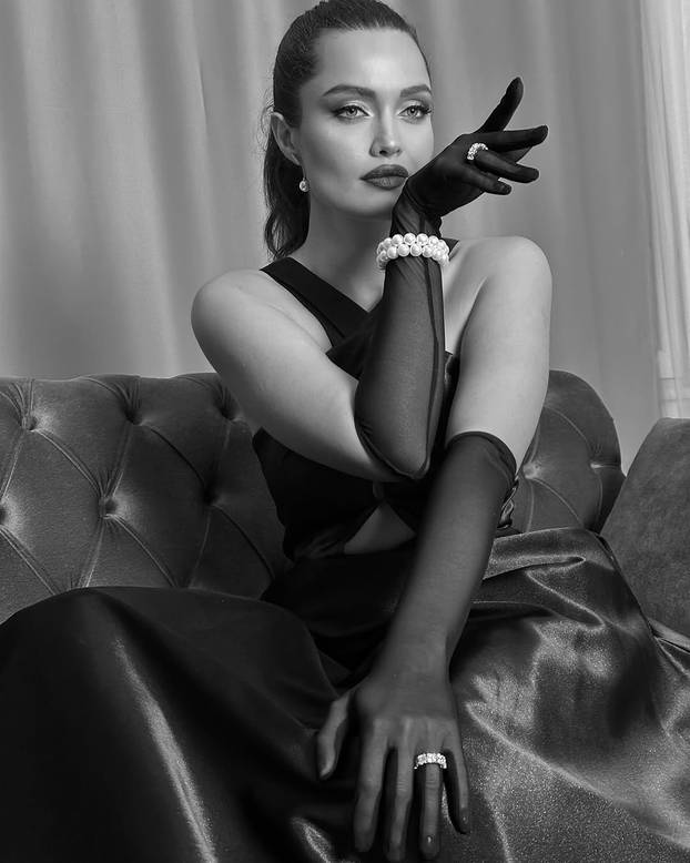 Turska glumica nevjerojatno nalikuje svojoj američkoj kolegici: 'Ista si Angelina Jolie!'