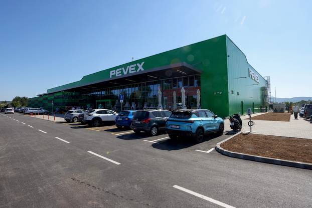 Gospi&cacute;: Otvorenje Pevexa u Gospi&cacute;u