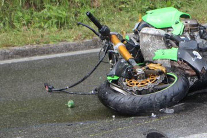 Sudarili su se motocikl i auto, dvoje ljudi je teško ozlijeđeno