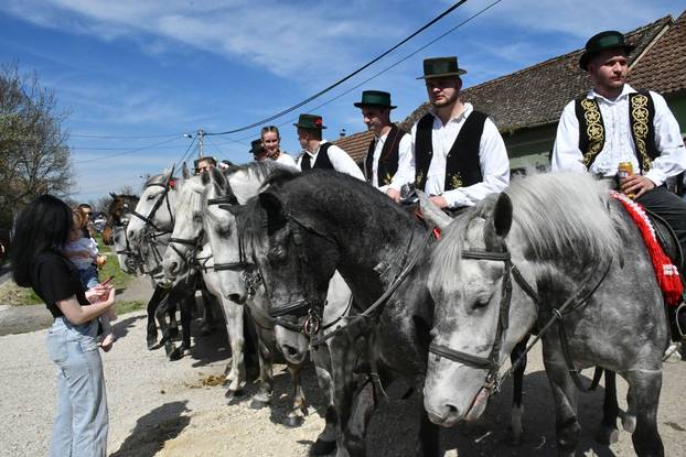 U Velikoj Kopanici održana manifestacija Uskrsno jahanje 