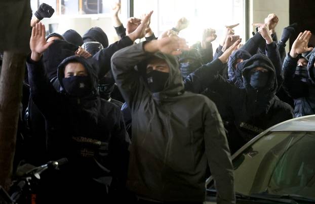 FOTO Policija morala reagirati na Danima srpske kulture u Zagrebu! Stigli maskirani tipovi