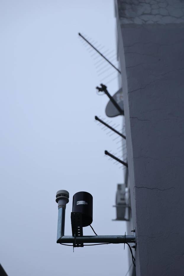 Vatrogasci i policija ispred CIAK-a gdje je tijekom noći izbio požar