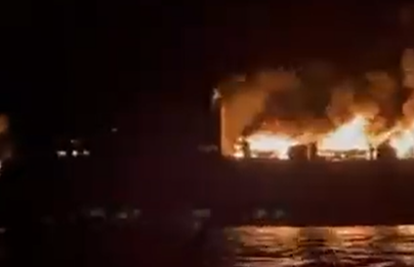 VIDEO Zapalio se trajekt s 288 ljudi! Plovio je prema Italiji
