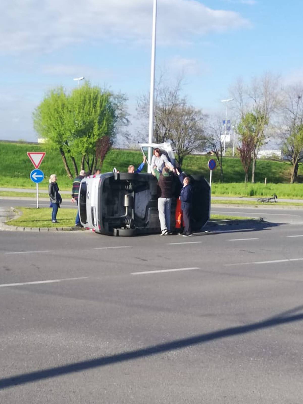 Dvoje ljudi ozlijeđeno u sudaru u Zagrebu: Promet je prekinut